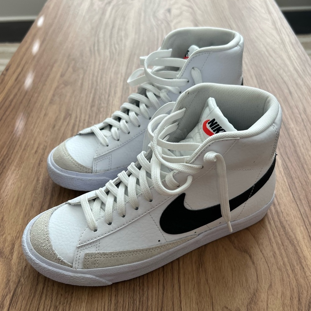 Nike Blazers Kids 5.5/Women’s 7